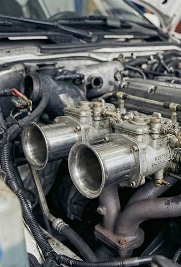 Carburateurs afstellen van klassieke auto's op een testbank